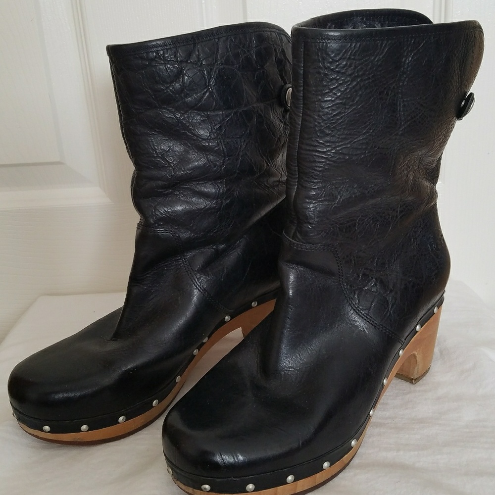Ugg black boot